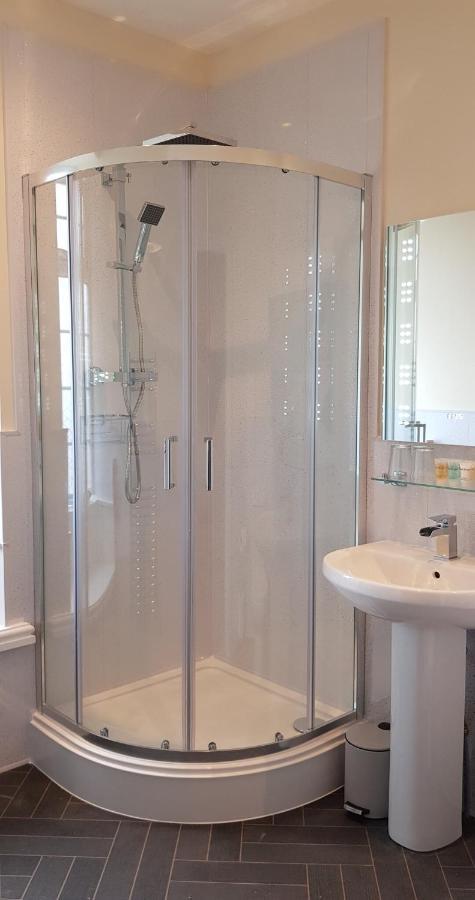 Bed & Breakfast Ensuite At The Ring Pub Gwredog