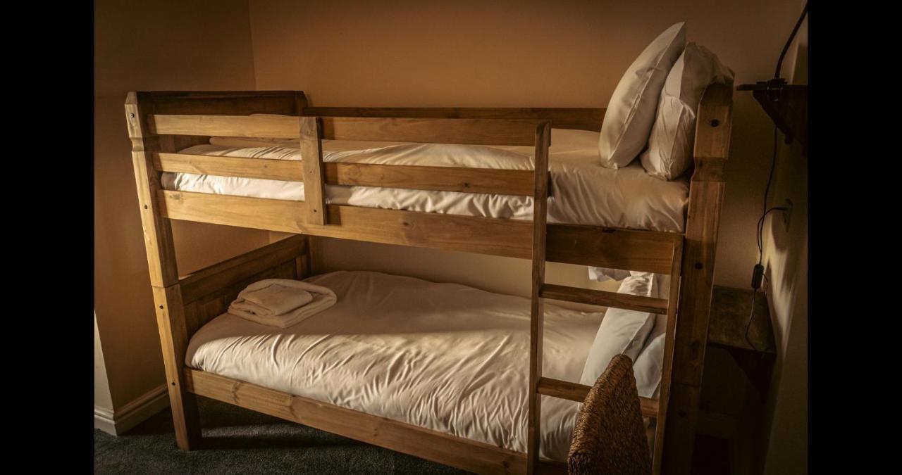 Ensuite At The Ring Pub Bed & Breakfast Gwredog