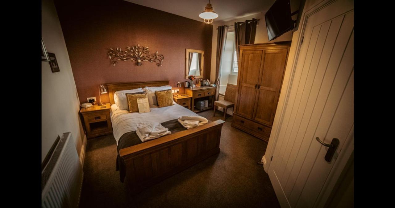 Ensuite At The Ring Pub Bed & Breakfast Gwredog