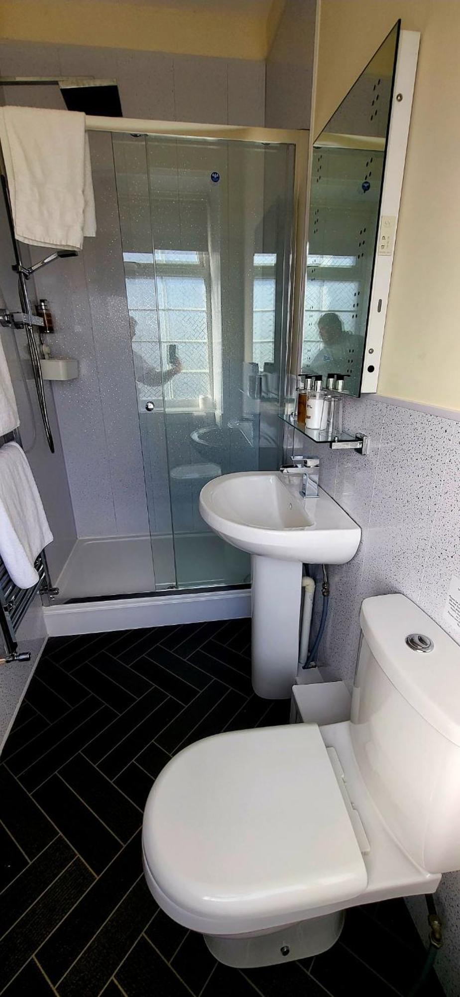 Ensuite At The Ring Pub Bed & Breakfast *
